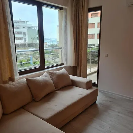 Apartment Modern 1br With Sea View & Pool Included With Parking Space *